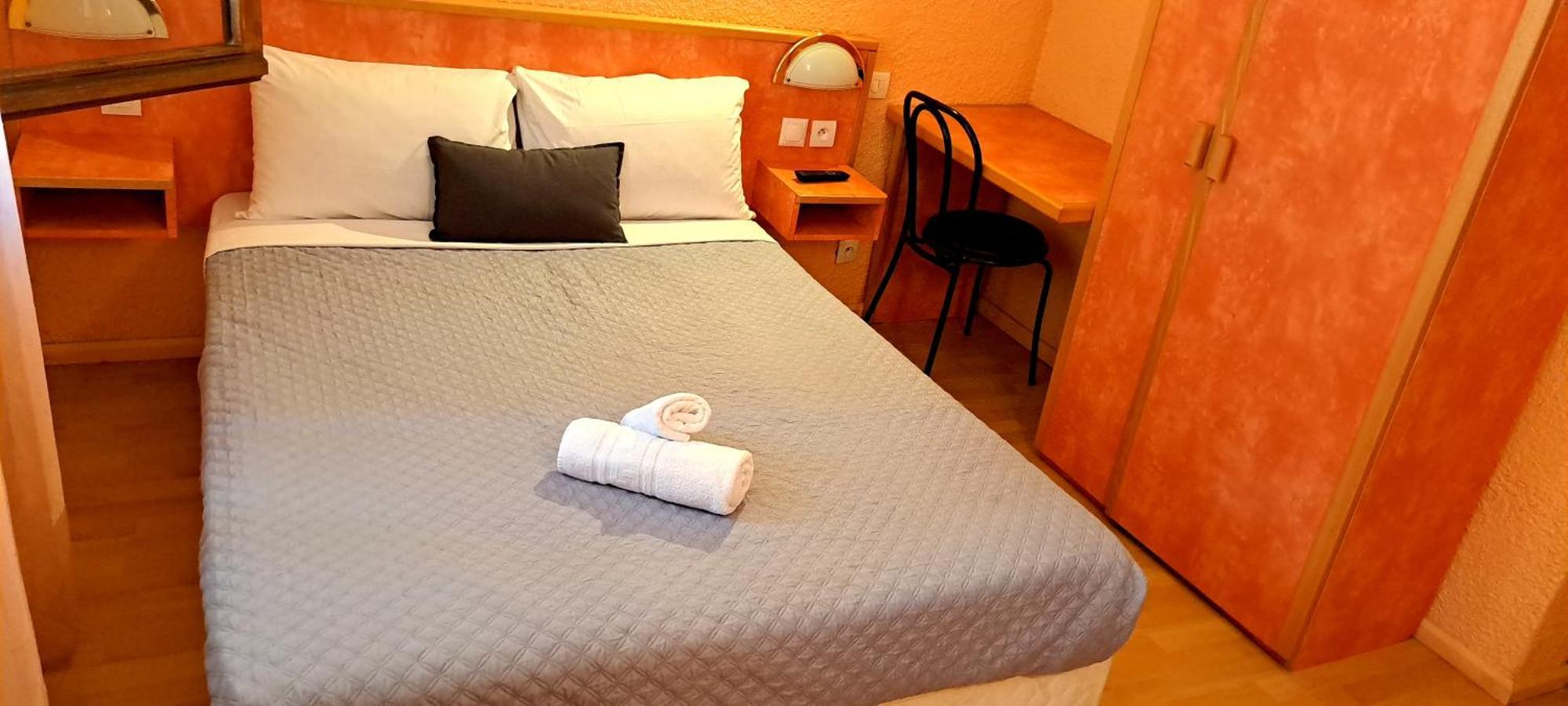 Hotel Restaurant Les Alizes Loriol ル・プーザン エクステリア 写真