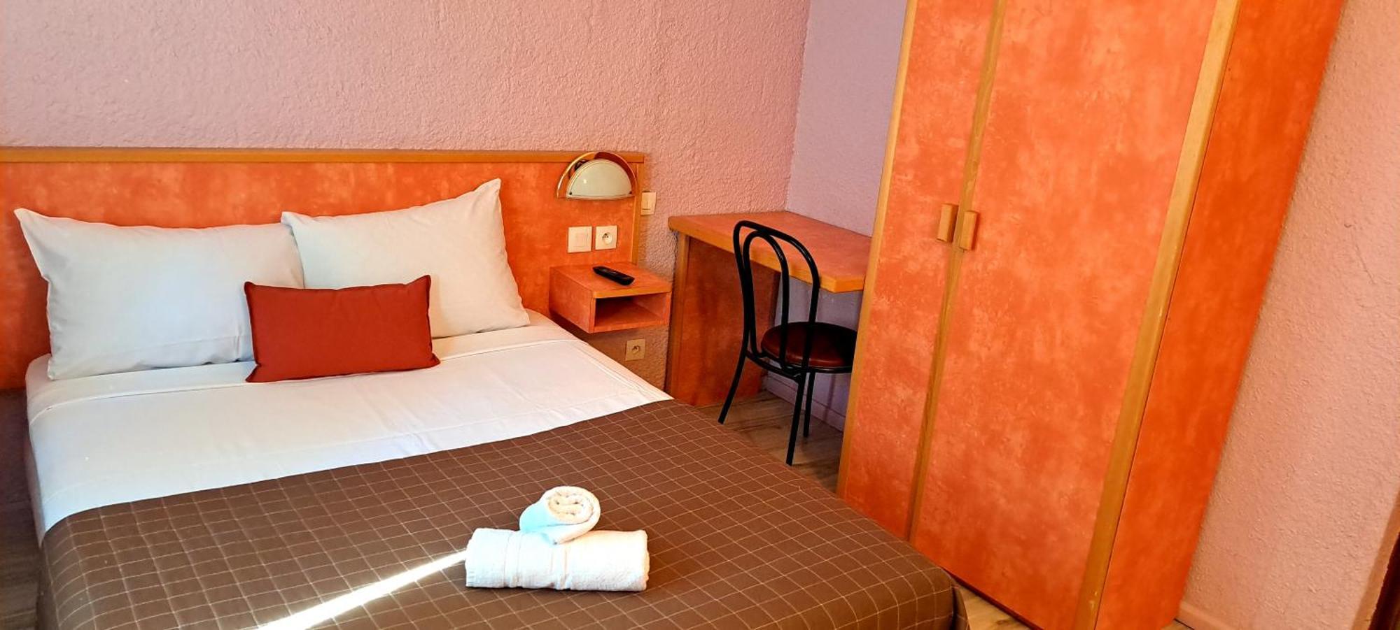 Hotel Restaurant Les Alizes Loriol ル・プーザン エクステリア 写真