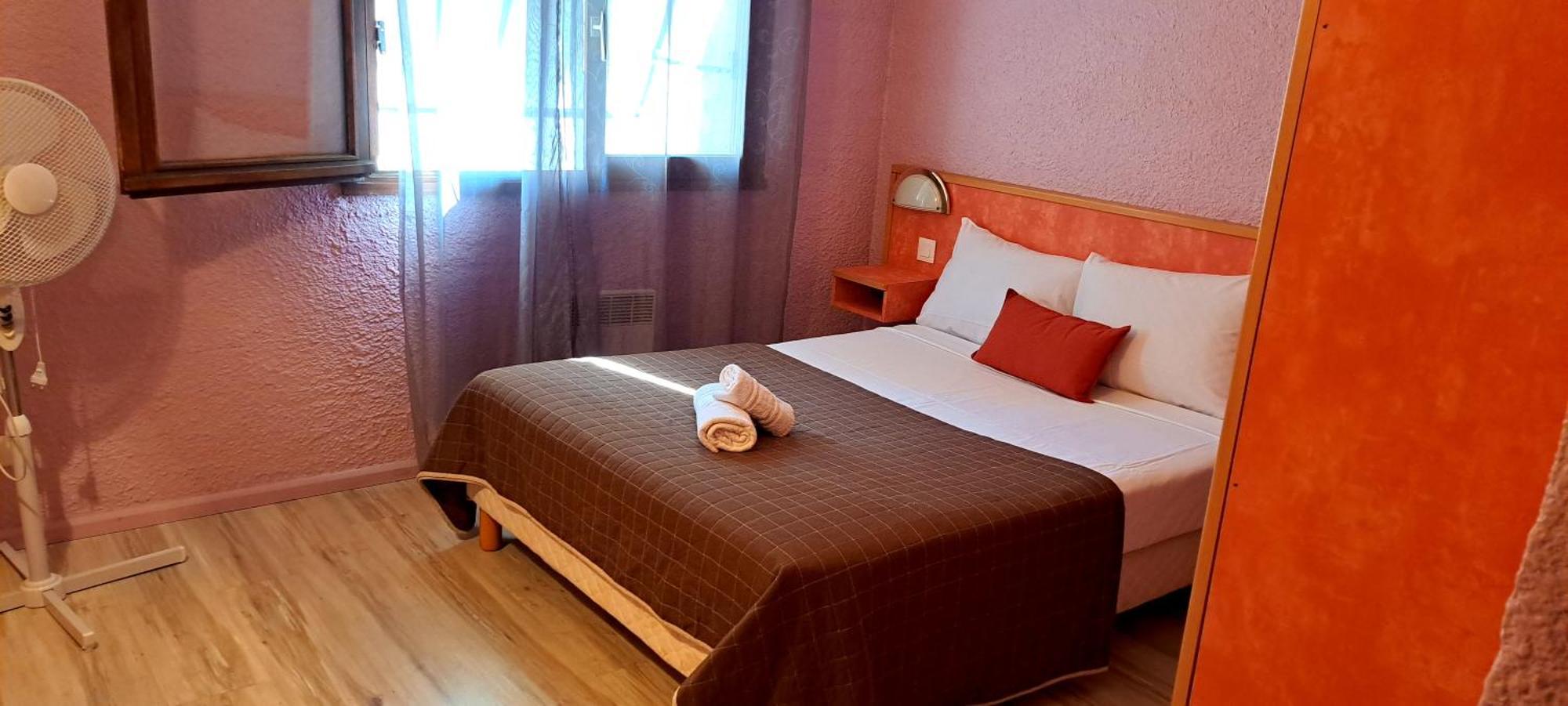 Hotel Restaurant Les Alizes Loriol ル・プーザン エクステリア 写真